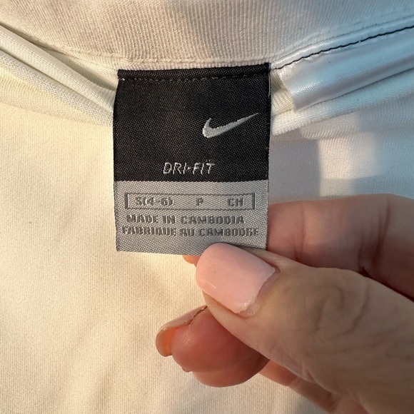 Nike Athletic Skort - White W/Colorful Trim & Side Slits. Like New Size Small - Picture 3 of 8